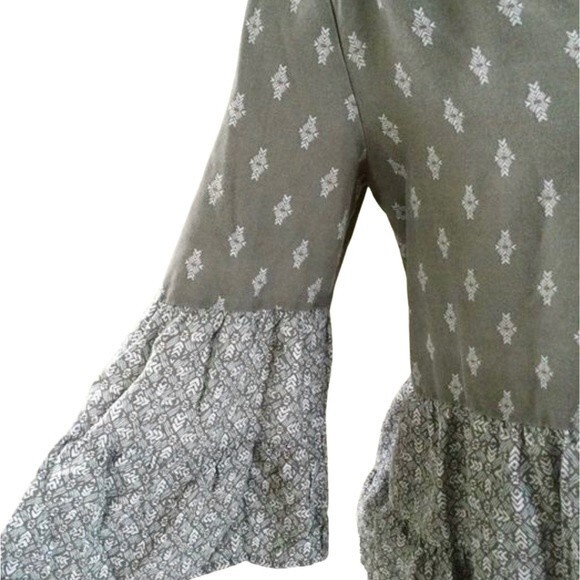 Olive green and white lace up boho peasant top size XS - Picture 4 of 6